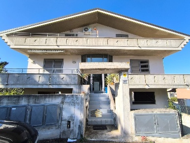 Foto Villa bifamiliare in Strada Vicinale San Michele, Pescara di 280 m²