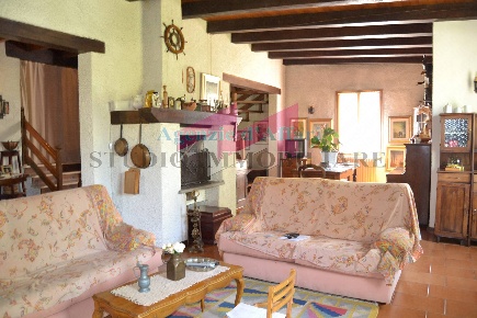 Foto Villa singola in Via Di Vittorio, Castelmassa di 250 m² con 10 locali