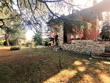 Foto Villa unifamiliare in Via Vepre, Cerreto d'Esi di 700 m² con 20 locali