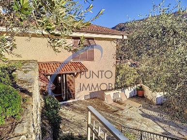 Foto Villa unifamiliare a Carasco di 170 m² con 7 locali in vendita