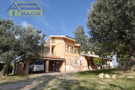 Foto Villa singola a Acquaviva Picena di 220 m² con 4 locali in vendita