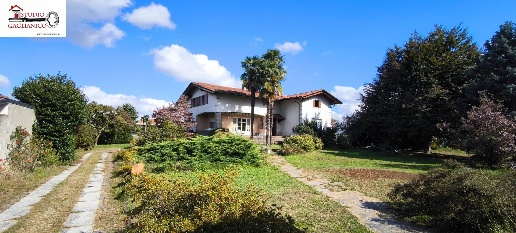 Foto Villa singola in Via Napoli, Gaglianico di 435 m² con 5 locali