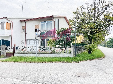 Foto Appartamento in Via Alessandro Volta, Castelmassa in vendita