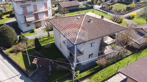 Foto Villa singola a Endine Gaiano di 612 m² con 8 locali in vendita