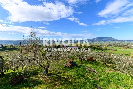 Foto Villa unifamiliare in via roma, Forano di 200 m² con 5 locali