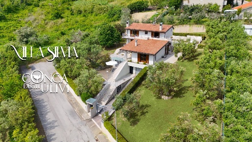Foto Villa singola in Via Dei Tigli, Acquaviva Picena di 380 m² in vendita