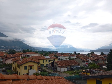 Foto Appartamento a Dongo di 200 m² con 5 locali in vendita
