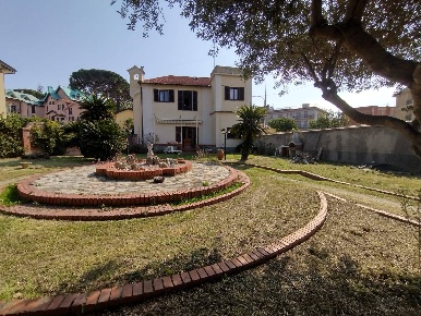 Foto Appartamento in Via Verdi, Spotorno in vendita