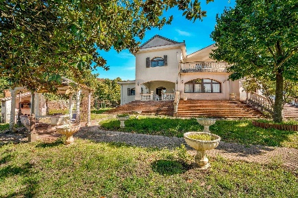 Foto Villa singola in Cocuruzzo, Rocca d'Evandro di 574 m² con 13 locali
