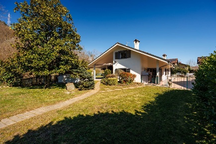 Foto Villa singola in Via Giuseppe Bonino, Sangano di 525 m² con 10 locali