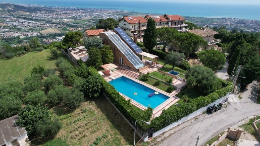 Foto Villa singola in Contrada San Giovanni, Colonnella di 525 m²