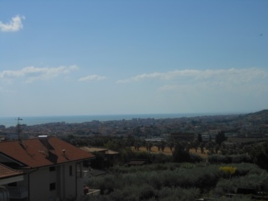 Foto Villa bifamiliare in a 3 km dal mare, Colonnella di 180 m² in vendita