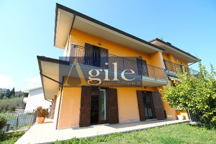Foto Villa a schiera in via del partigiano, Colli del Tronto di 279 m²
