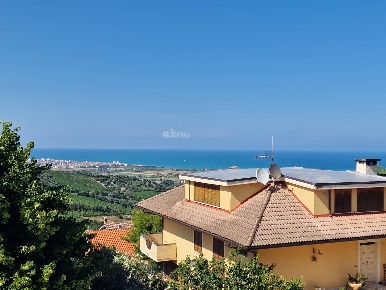 Foto Appartamento in Via Paolo Borsellino, Colonnella di 80 m² con 3 locali