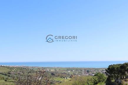 Foto Appartamento in via Don Pino Puglisi, Colonnella di 80 m² con 3 locali
