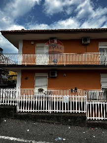 Foto Appartamento in Via Stazione, Acireale di 119 m² con 5 locali