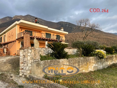 Foto Villa unifamiliare a Gioia Sannitica di 300 m² con 300 locali