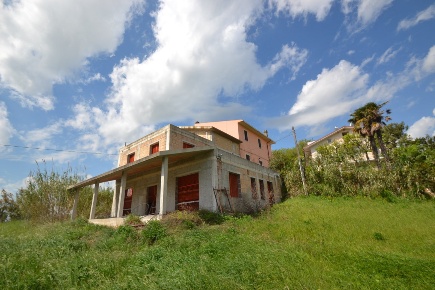 Foto Villa singola in Acquaviva, Acquaviva Picena di 350 m² con 8 locali
