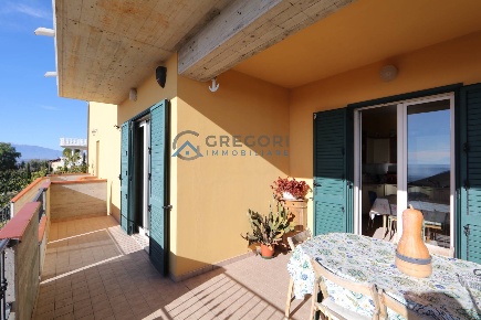 Foto Appartamento in Via Silone, Colonnella di 140 m² con 5 locali