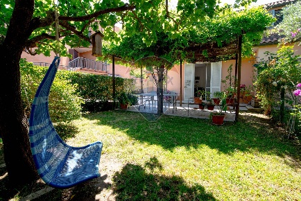 Foto Villa singola in Via Federico Zandomeneghi, Roma di 266 m² in vendita