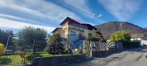 Foto Appartamento in Via Vittorio Veneto, Cittiglio in vendita