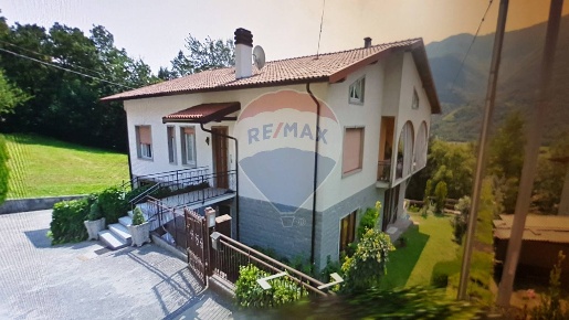 Foto Appartamento a Endine Gaiano di 200 m² con 4 locali in vendita