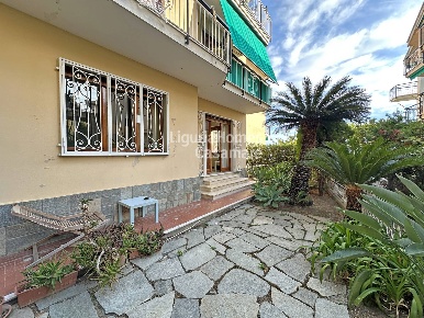 Foto Appartamento a Ospedaletti di 90 m² con 5 locali in vendita