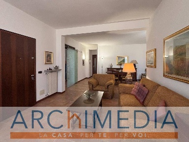 Foto Appartamento in Malnate, Malnate di 375 m² con 7 locali in vendita