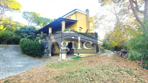 Foto Villa unifamiliare in via truentina, Colonnella di 232 m² con 6 locali