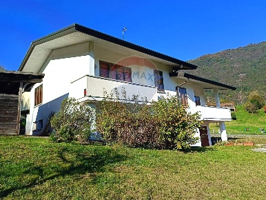 Foto Villa singola in Via Meneghetti, Follina di 255 m² con 10 locali