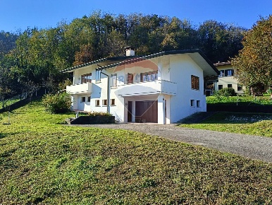 Foto Villa singola in Via Meneghetti, Follina di 255 m² con 10 locali
