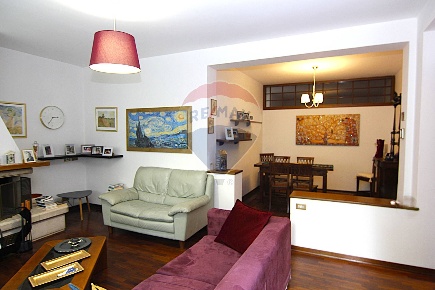 Foto Villa singola in Via Matteotti, Casciago di 300 m² con 15 locali