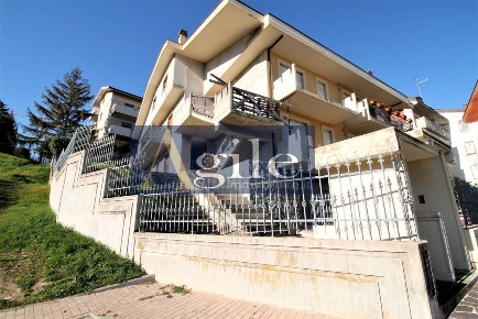 Foto Appartamento in via Giuseppe Garibaldi, Acquaviva Picena di 198 m²