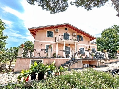 Foto Villa singola in via vecchiuzzi, Aci Bonaccorsi di 360 m² in vendita