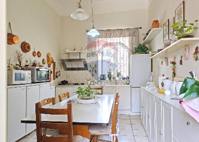 Foto Appartamento in via P. Brignola, Caserta di 145 m² con 3 locali