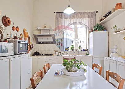 Foto Appartamento in via P. Brignola, Caserta di 145 m² con 3 locali