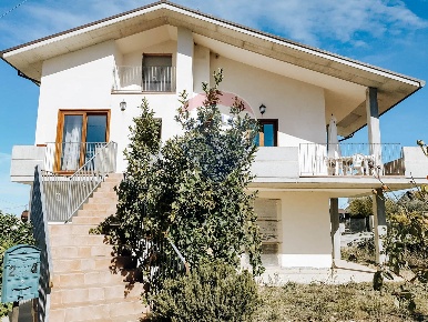 Foto Villa singola in Via S. Margherita Piana, Orsogna di 300 m² in vendita