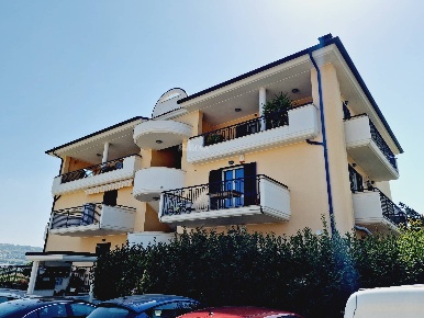 Foto Appartamento in Via Leopardi, Colli del Tronto di 174 m² con 7 locali