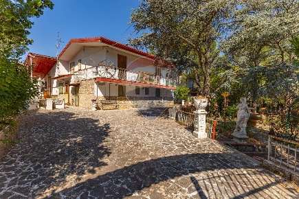 Foto Villa unifamiliare in Contrada Circito Colle Sereno, di 368 m²