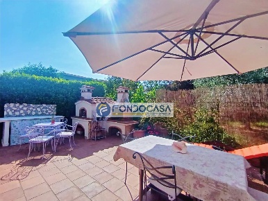 Foto Villa a schiera in Via Puliche, Massa di 140 m² con 8 locali