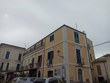 Foto Appartamento in c.so dante alighieri, Alanno di 75 m² con 3 locali