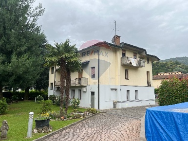 Foto Appartamento a Foresto Sparso di 206 m² con 4 locali in vendita