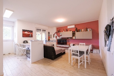 Foto Appartamento in Via Antonio Cechov, Milano di 65 m² con 2 locali