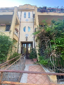 Foto Appartamento in Via Luigi Di Barca, Palermo di 106 m² con 5 locali