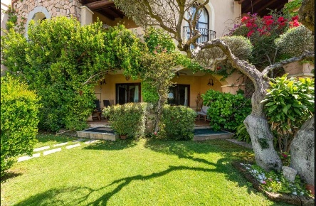 Foto Appartamento in via Cadorna, Villasimius di 150 m² con 4 locali