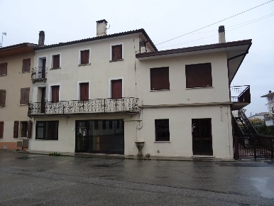 Foto Villa singola a Vidor di 370 m² con 6 locali in vendita