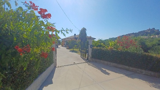 Foto Villa unifamiliare in Via San Giorgio, Pofi di 280 m² con 12 locali