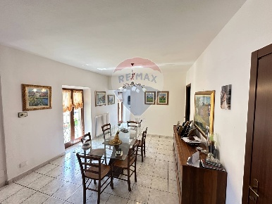 Foto Appartamento in Via del Quartiere, Marchirolo di 164 m² con 4 locali