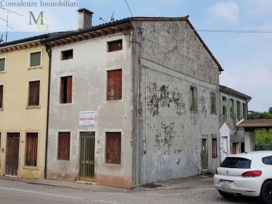 Foto Appartamento a Roncà di 250 m² con 7 locali in vendita