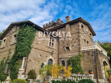 Foto Villa unifamiliare in Via Santa Lucia, Scandriglia di 900 m²